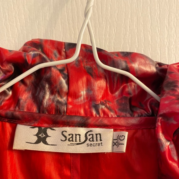 Fun red and black plastic jacket - Picture 2 of 2